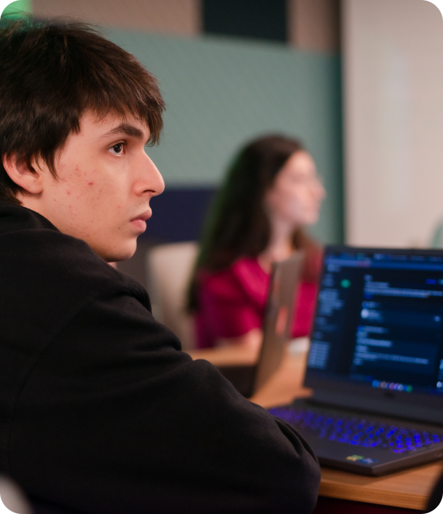 Cursos de graduação do Inteli em tecnologia e liderança